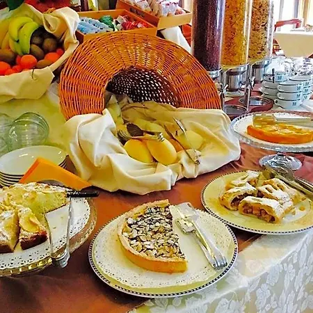 Grazia Deledda Ξενοδοχείο 4*
